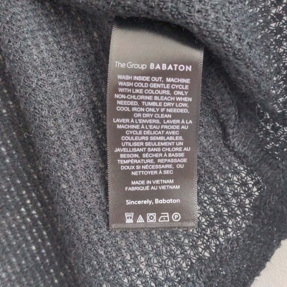 ARITZIA BABATON | T-shirt Oversized Open Knit V-Neck Scoop Hem, Black, Womens XS - Picture 7 of 10